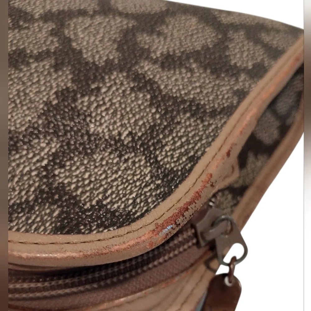 Yves Saint Laurent Giraffe Print Clutch/Cosmetic bag W/ COA - Picture 11 of 16